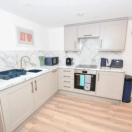 Spacious 1bed Mezzanine In ليدز