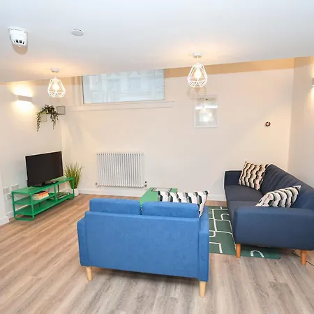 Spacious 1bed Mezzanine In * ليدز