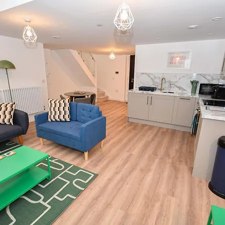 Spacious 1bed Mezzanine In ليدز