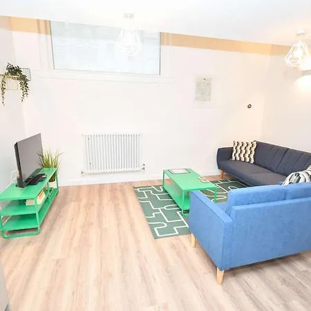 Spacious 1bed Mezzanine In * Λιντς