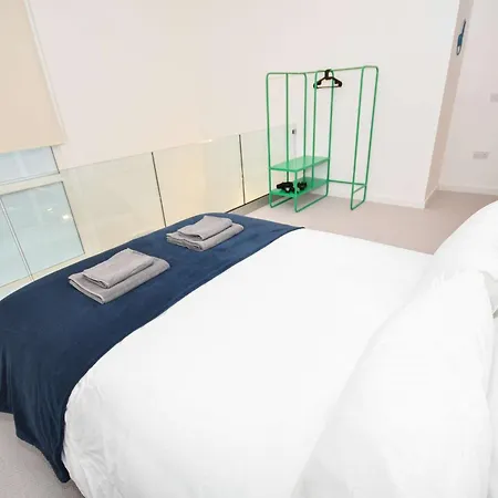 Spacious 1bed Mezzanine In Διαμέρισμα *