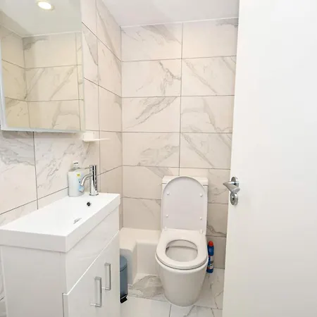 Spacious 1bed Mezzanine In Λιντς