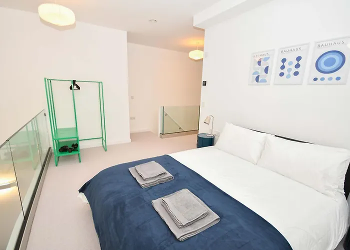 Spacious 1bed Mezzanine In Apartment *